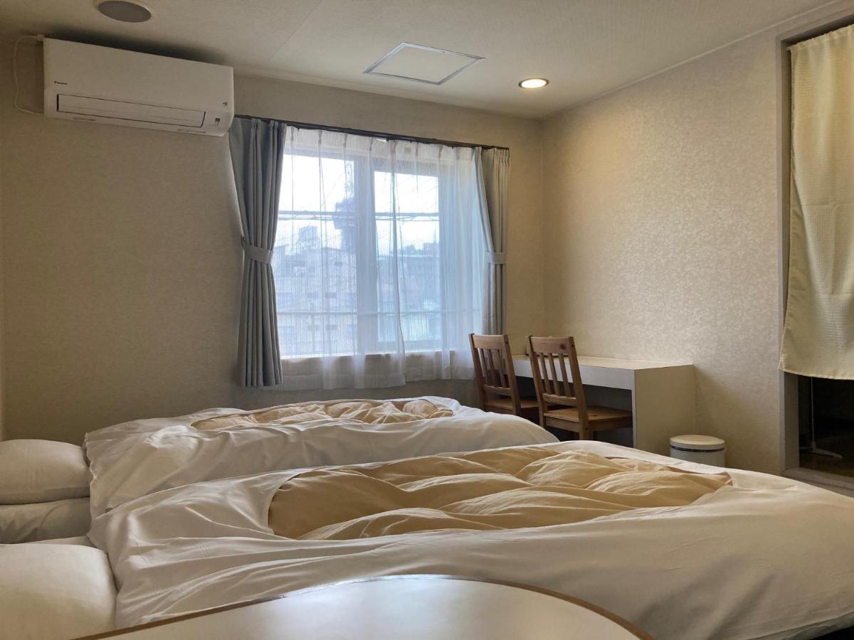 J-Hoppers Beppu Guesthouse ジェイホッパーズ別府ゲストハウス Eksteriør billede
