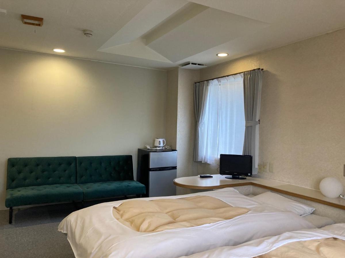 J-Hoppers Beppu Guesthouse ジェイホッパーズ別府ゲストハウス Eksteriør billede