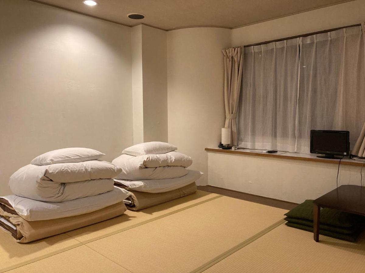 J-Hoppers Beppu Guesthouse ジェイホッパーズ別府ゲストハウス Eksteriør billede